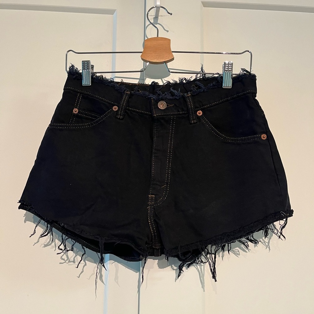 Levi’s 🖤 XS Black Frayed Hem Women Shorts